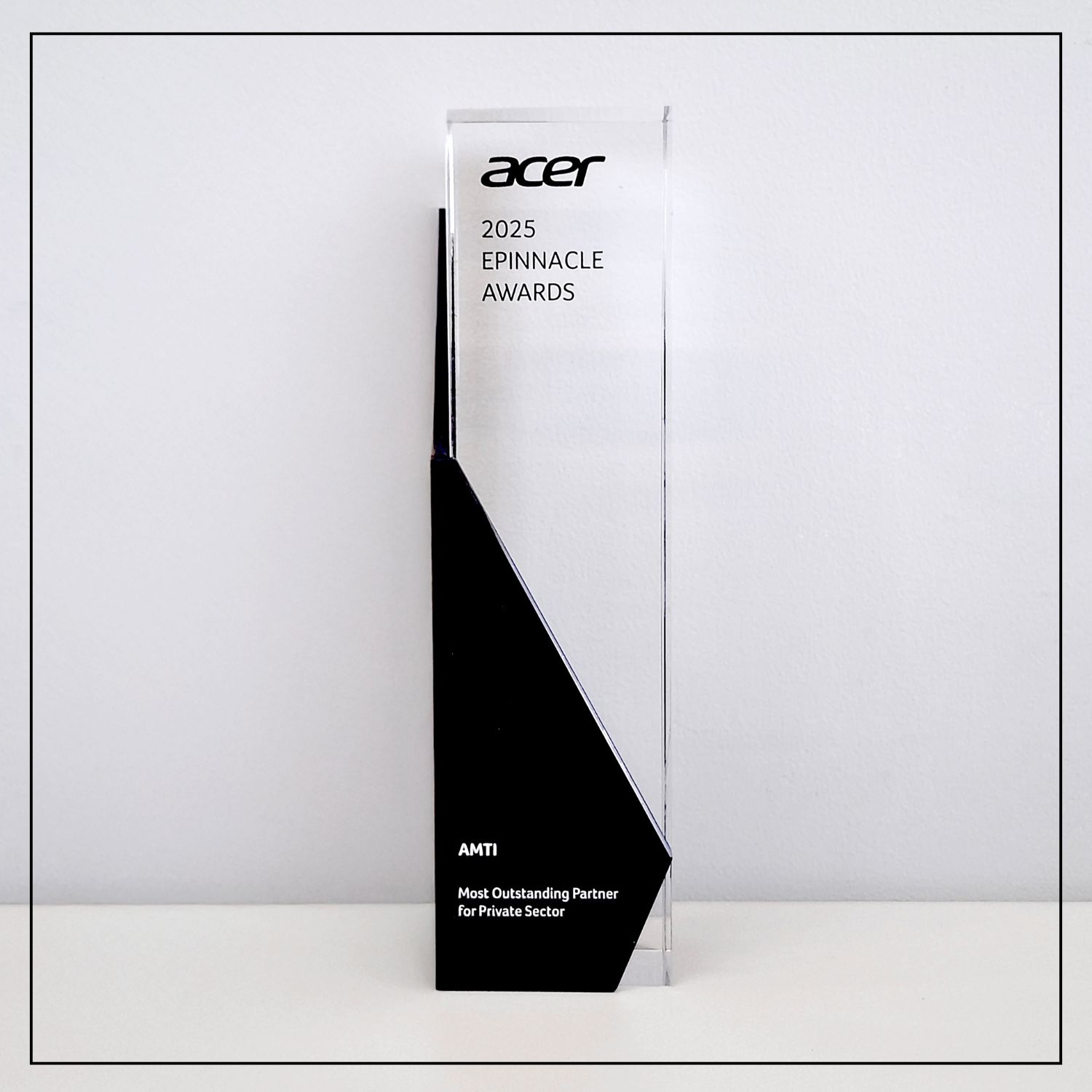 Acer_Most_Outstanding_Partner_of_the_Year_AMTI (2)